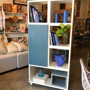 Estante Cai em Pé e Nichos